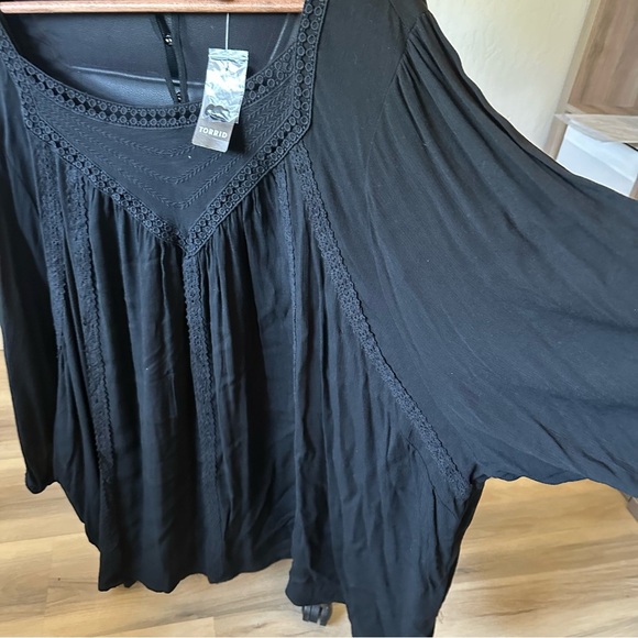 Torrid Black Crepe Tunic w/ Lace detail size 6 - Picture 4 of 8